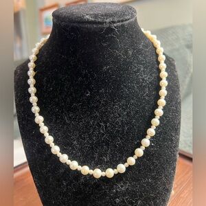 Vintage DIL 10kt gold clasp authentic pearl necklace. 18”